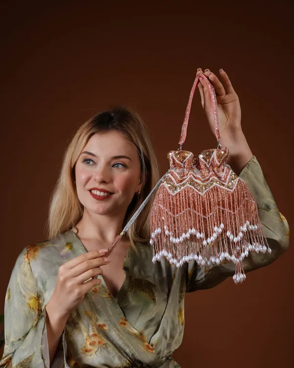 Zarifa_Rose_Fringe_Potli